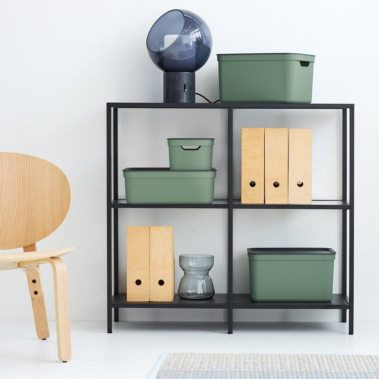 Rotho Aufbewahrungsbox 13 l (mit Deckel) – Kunststoff – Grün – für A4 – mit Griff – 278 × 130 × 375 mm