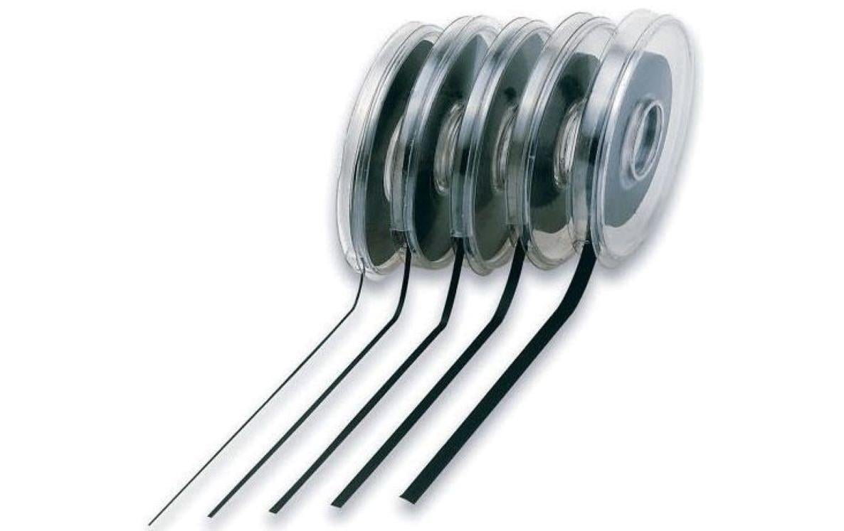 Magnetoplan Aufteilungsband – schwarz – selbstklebend – 3,2 mm × 8 m