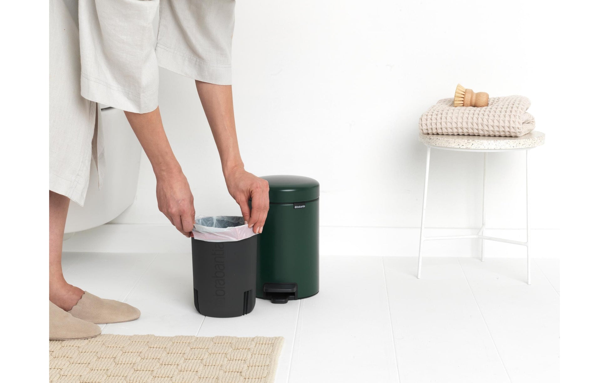 Brabantia NewIcon Treteimer – 3 l – Kunststoff, rund – dunkelgrün – Soft-Close