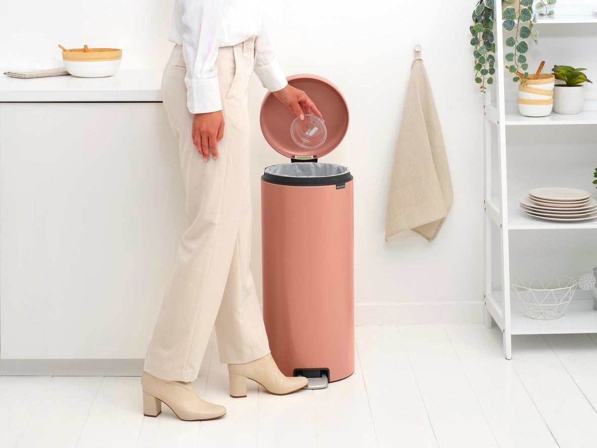 Brabantia NewIcon Treteimer – 30 l – Edelstahl, rund – Kupfer – Soft-Close, Anti-Rutsch-Basis