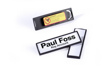 Durable Namensschild – 67×17 mm – Clip, Magnet, schwarz – Pack à 25