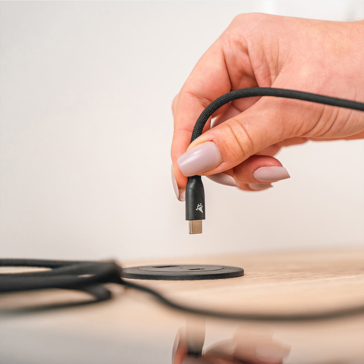 Aqiila USB-C auf Lightning Kabel – USB 2.0 (480 Mbit/s) – 1 m – PD 30 W – Geflochten – Schwarz