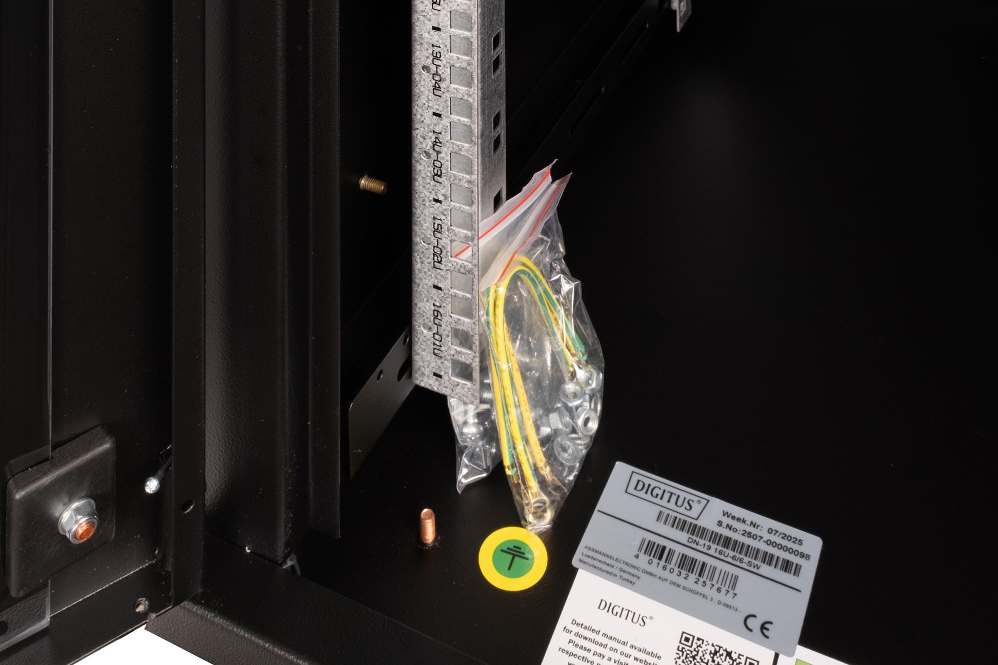 Digitus Unique – 19" Wandverteiler 16U, IP20, abschliessbar, 600 × 600 × 820 mm, schwarz, Stahl