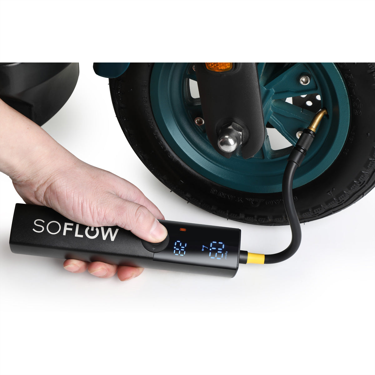 SoFlow Akkupumpe – spritzwasserfest, mit Schlauch – schwarz