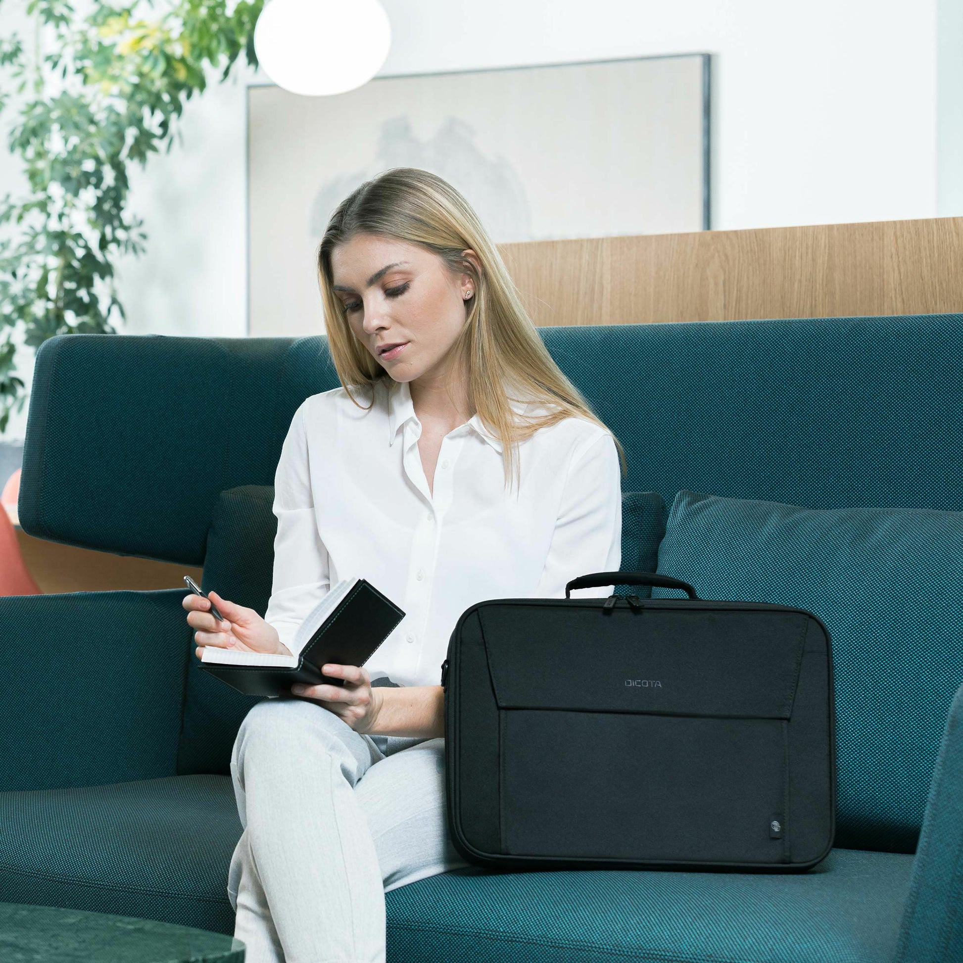 DICOTA Notebook-Tasche bis 17,3" – abnehmbarer Schultergurt, Zusatzfächer – Schwarz