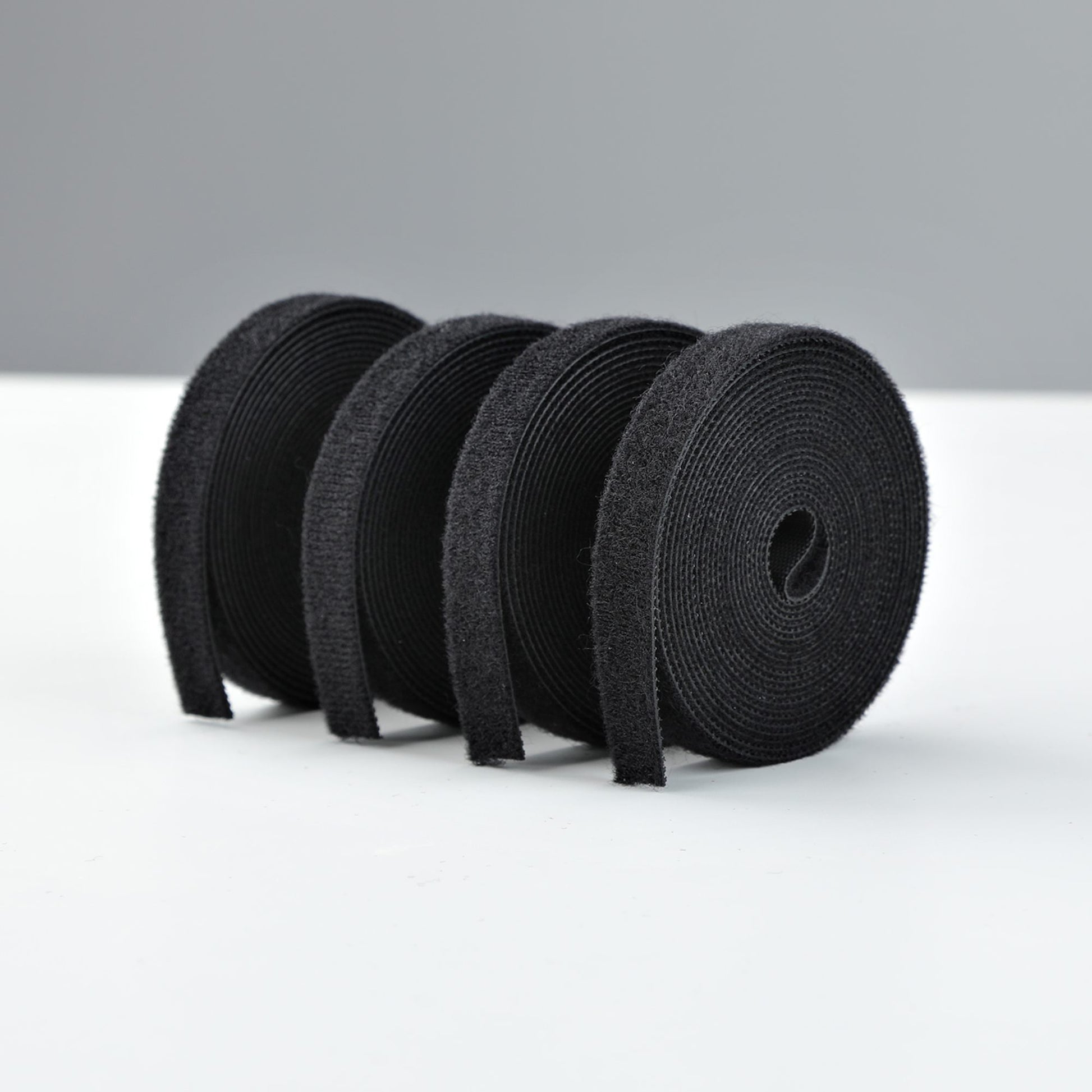StarTech.com Klettbandrolle, 12,7 mm × 4,6 m, Schwarz, 4 Stück