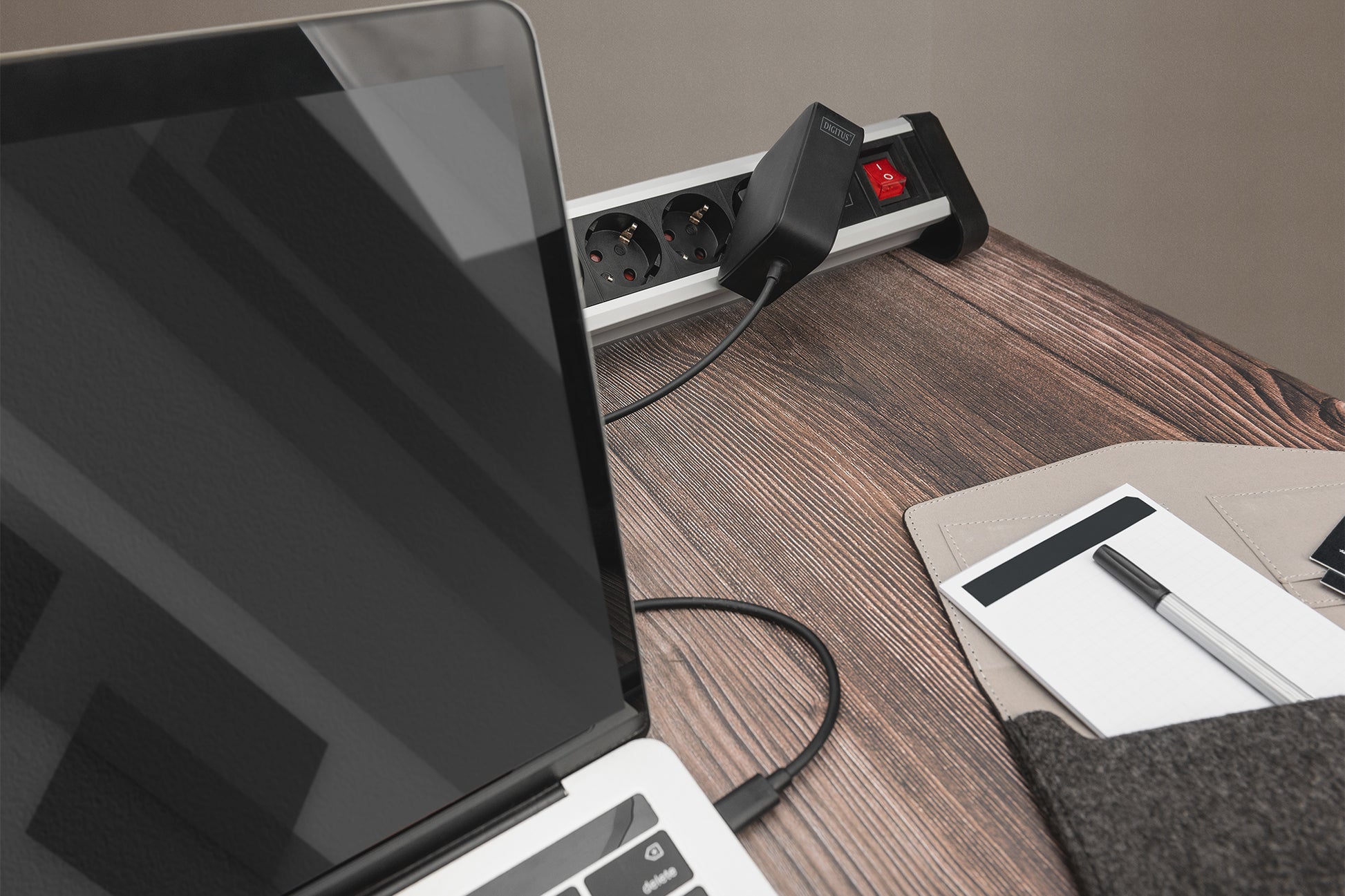 Digitus DA-10072 USB-Wandladegerät 100 W – USB-C×1, PD 3.0, GaN – mit 1,2 m Kabel, Schwarz
