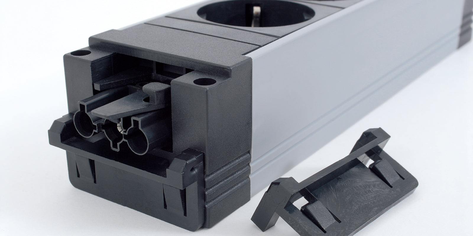 Bachmann Steckdosenleiste, 2×T13, 2×USB-C, ohne Schalter, IP20 – silber/schwarz