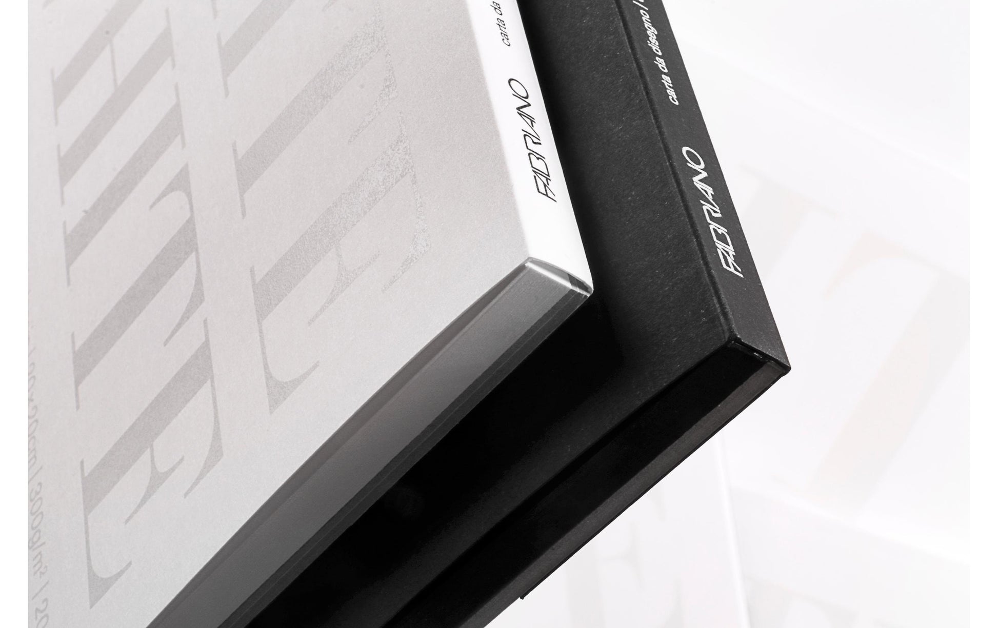 Fabriano Black Black Zeichenblock – A4, 300 g/m², schwarz, 20 Blatt