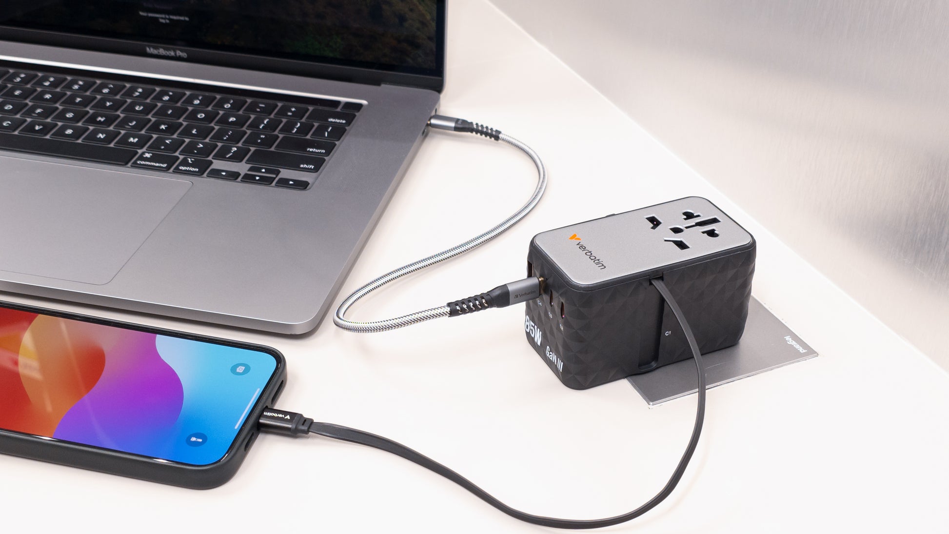Verbatim Charge 'n' Travel Diamond Ladegerät – 85 W, mit einziehbarem Kabel