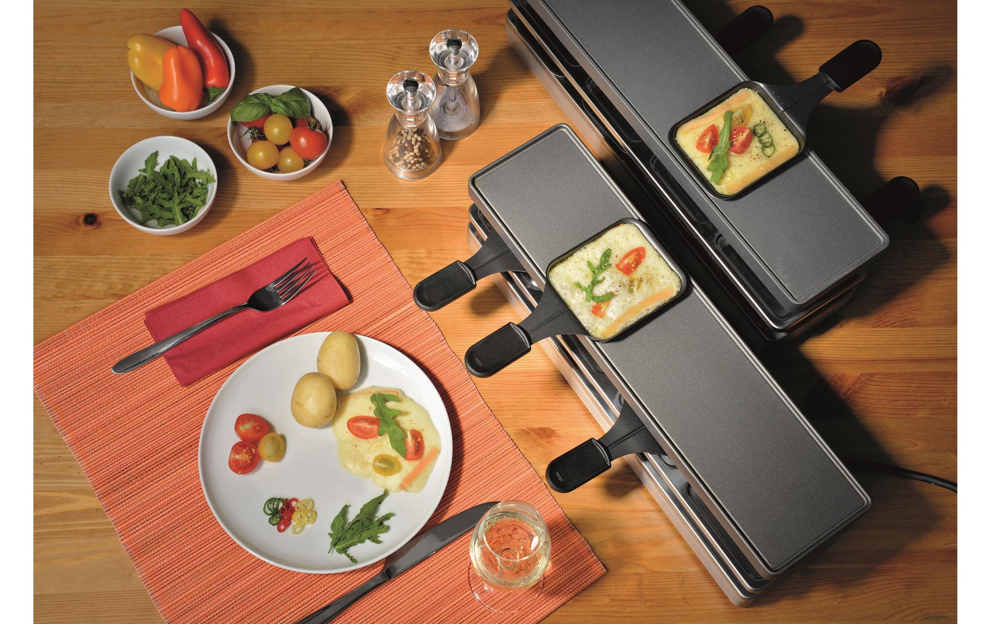 Koenig Raclette-Grill B02243 – 8 Personen, 8 Pfännchen, 795 W – schwarz/edelstahl