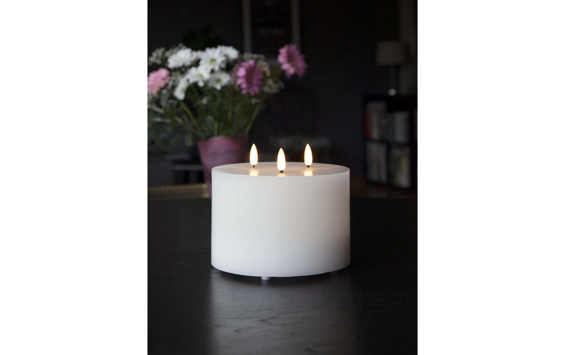 Star Trading LED-Säulenkerze – Ø 15 × 13 cm, 0,18 W, Warmweiss, Weiss, Timer, flackernd, batteriebetrieben, 2×AA