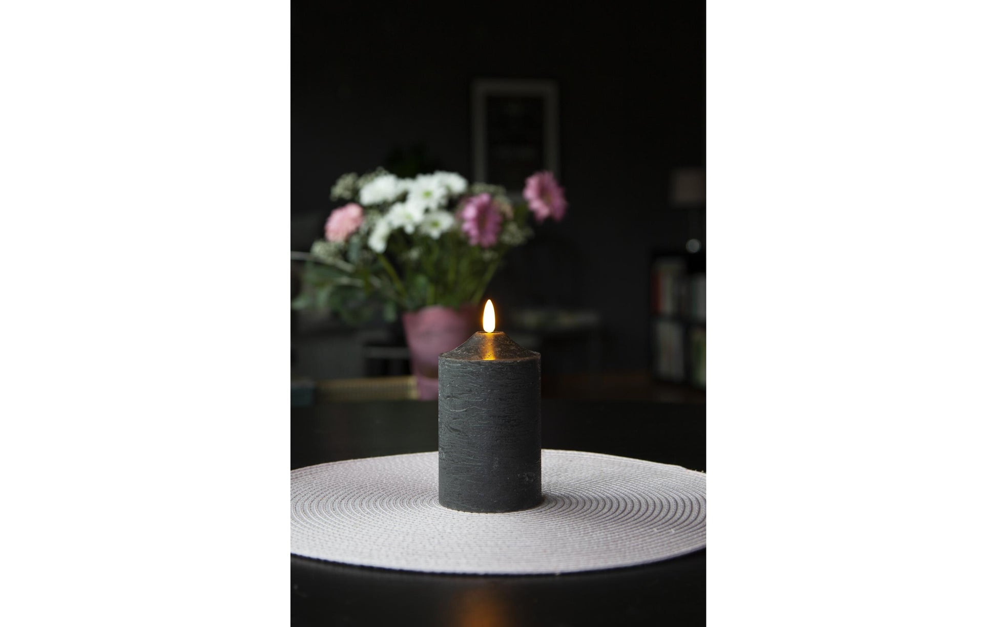 Star Trading LED-Kerze – Ø 7,5 × 15 cm – Wachs, Schwarz, Timer 6/18 h