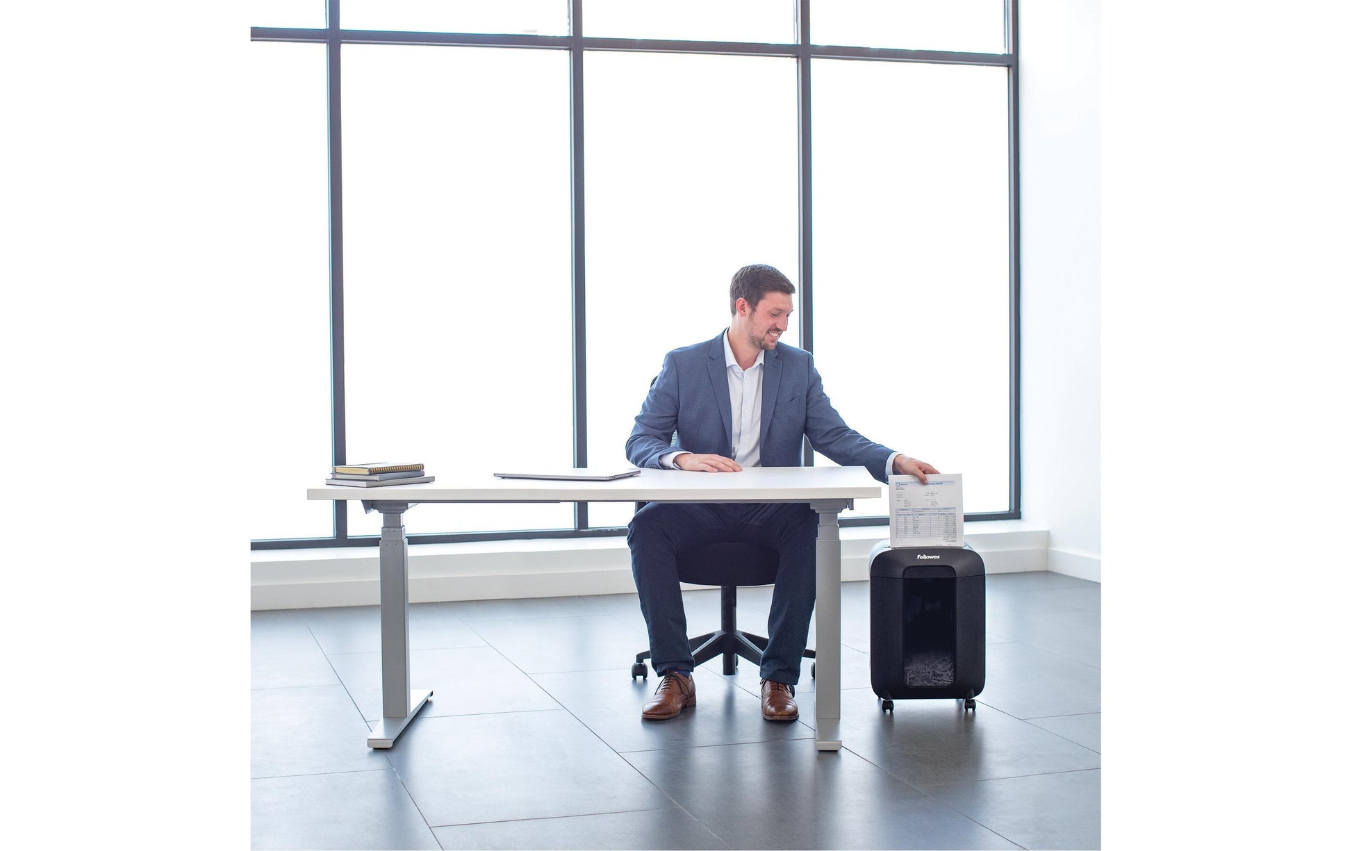 Fellowes LX85 – Aktenvernichter, DIN P-4, Partikelschnitt 4 × 40 mm, 12 Blatt, 19 l, mit Autofeed