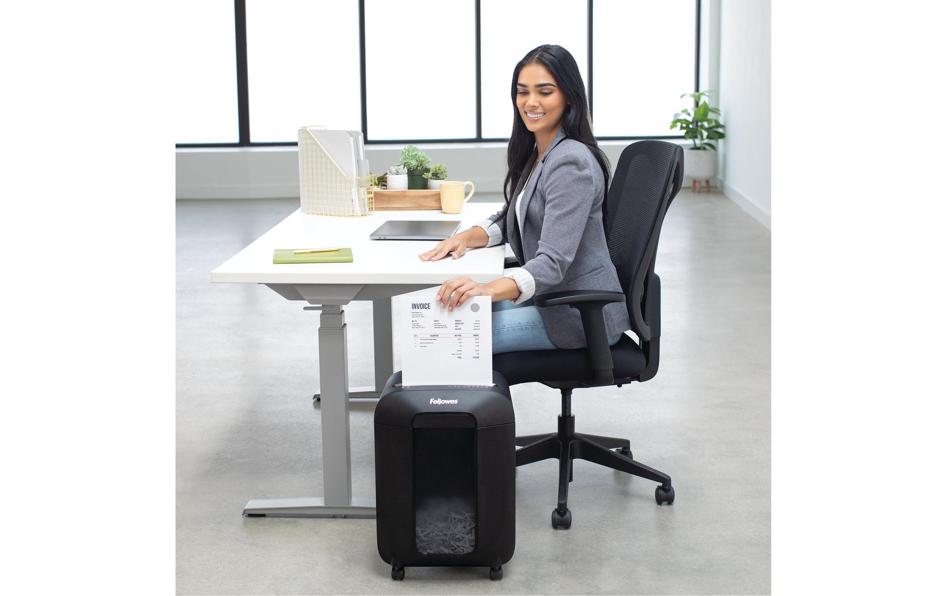 Fellowes LX85 – Aktenvernichter, DIN P-4, Partikelschnitt 4 × 40 mm, 12 Blatt, 19 l, mit Autofeed