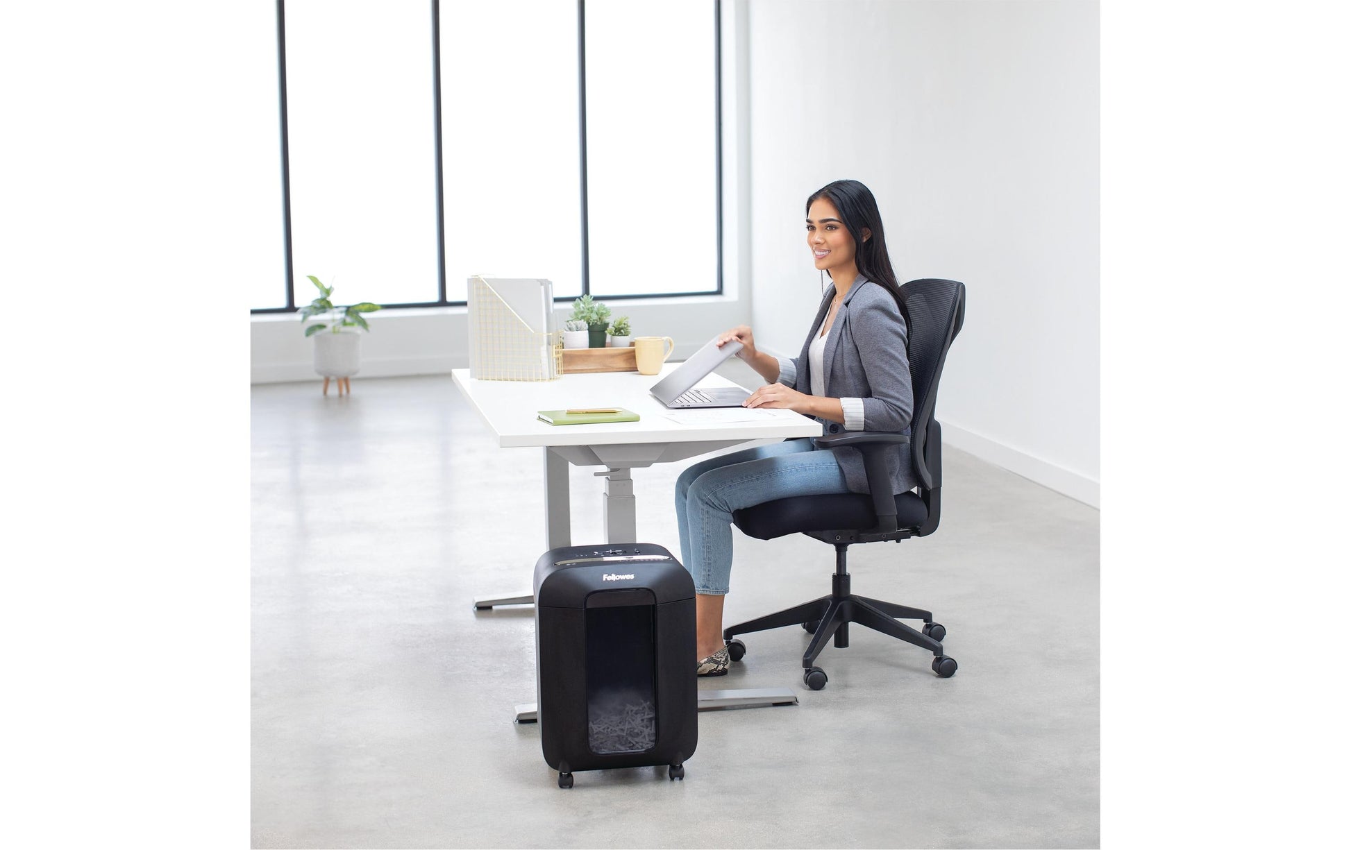 Fellowes LX85 – Aktenvernichter, DIN P-4, Partikelschnitt 4 × 40 mm, 12 Blatt, 19 l, mit Autofeed