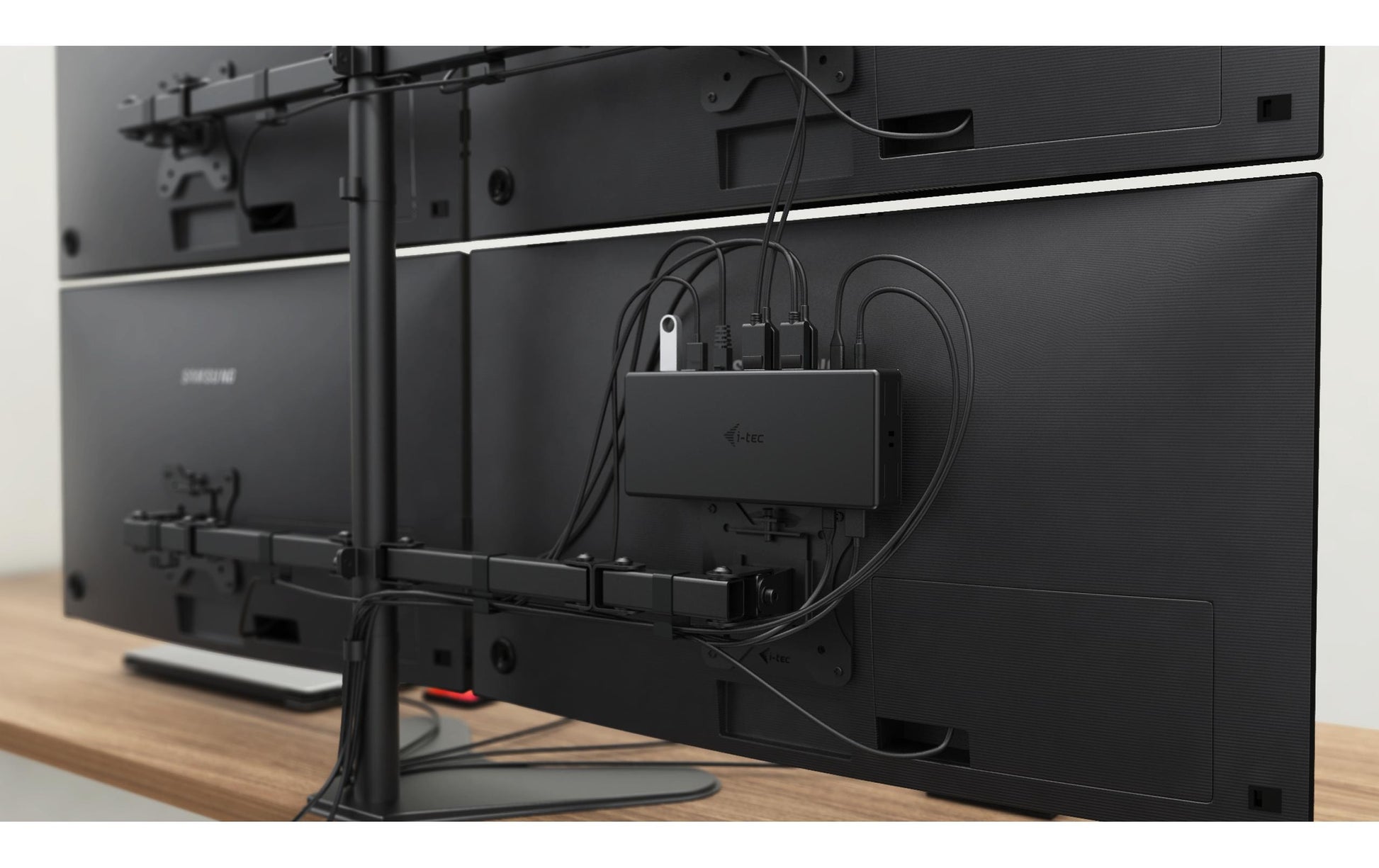 i-tec Quattro Dockingstation – USB-C, 2× DP, 2× HDMI, 5× USB-A, 2× USB-C, 85 W PD, GbE, für Windows/Mac/Linux