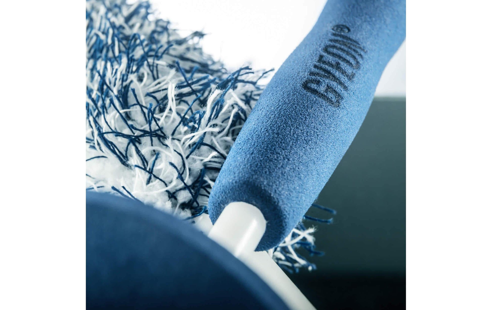 Gyeon Scheuerbürste Q2M WheelBrush Medium – Mikrofaser, Blau, ergonomischer Griff – für Felgen