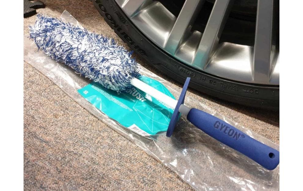 Gyeon Scheuerbürste Q2M WheelBrush Medium – Mikrofaser, Blau, ergonomischer Griff – für Felgen