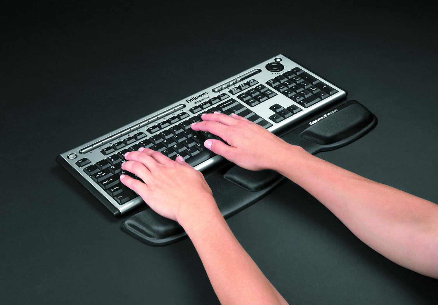 Fellowes Tastatur-Handgelenkauflage – Health‑V – für Tastatur – Memory Foam – 463×85×15 mm – Schwarz