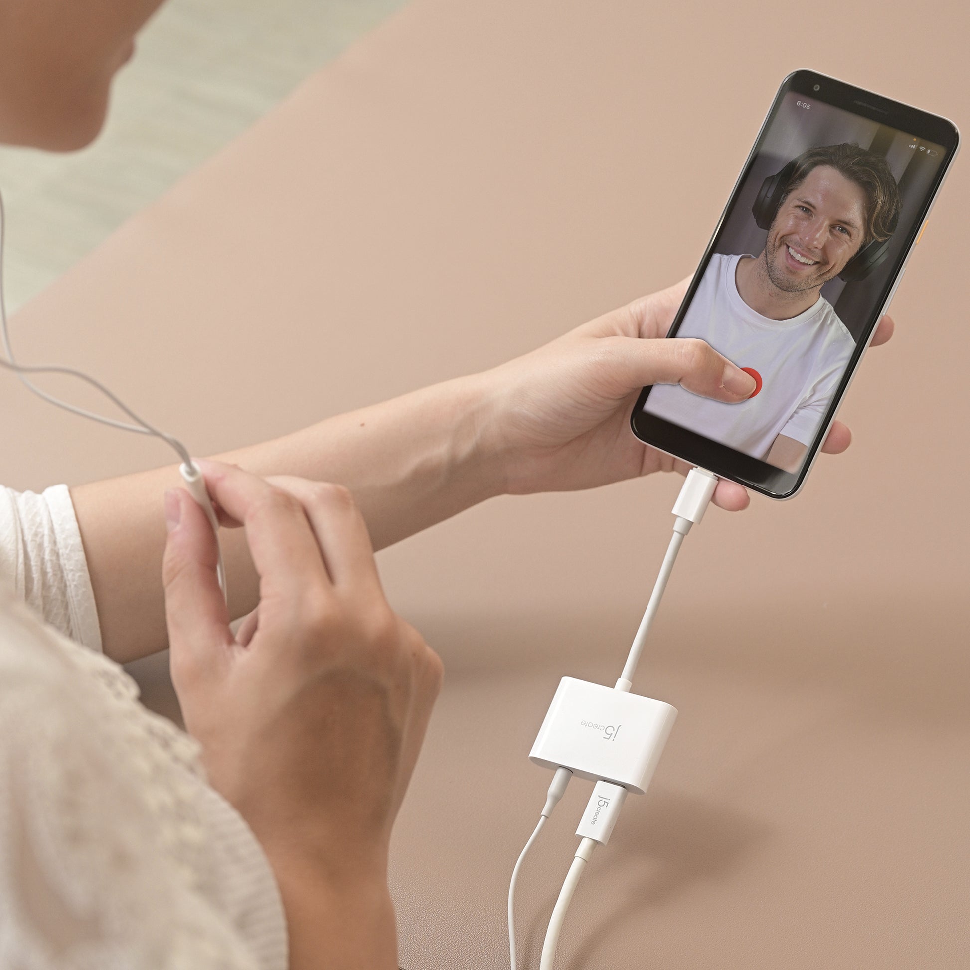 j5create JCA122-N USB-C zu 3,5-mm-Klinke Adapter – 0,82 m – Weiss