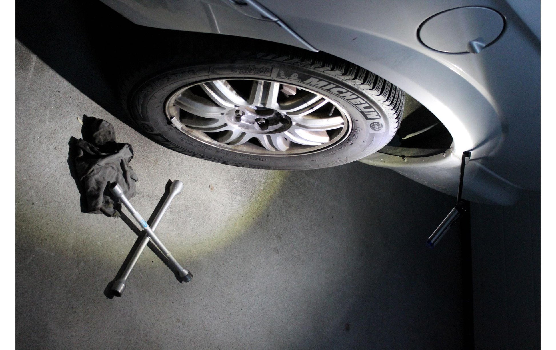 NORDRIDE Handlampe Flexi Light Deluxe – 270 lm, 6000 K, silber, Akkubetrieb, Magnet, USB