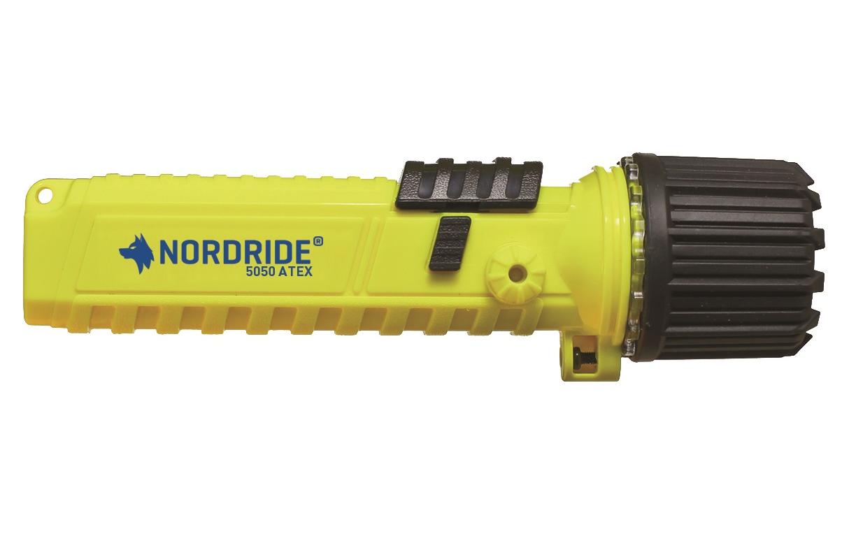 NORDRIDE Taschenlampe 5050 Atex – 180 lm, 117 m, IP68, dimmbar, 4× AA – Schwarz