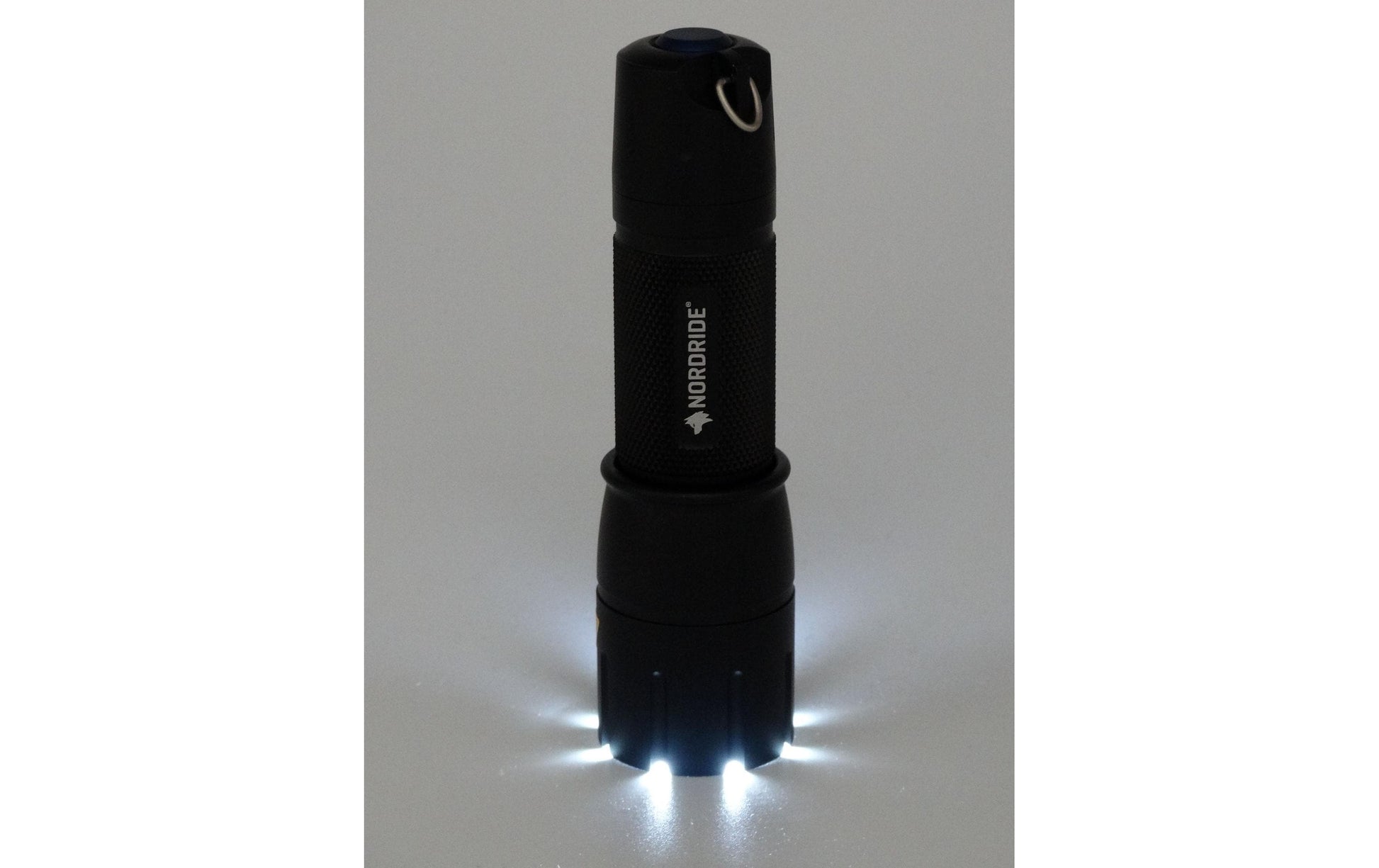 NORDRIDE Taschenlampe PRO A – 730 lm, 270 m, IP65, 6 Modi – Schwarz