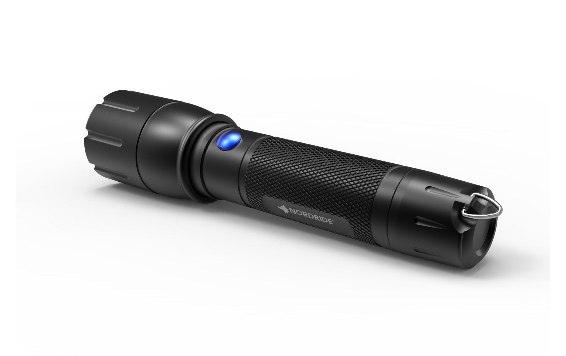NORDRIDE Taschenlampe PRO R – 1300 lm, 280 m, IP65, USB, Akku, 6 Modi – Schwarz