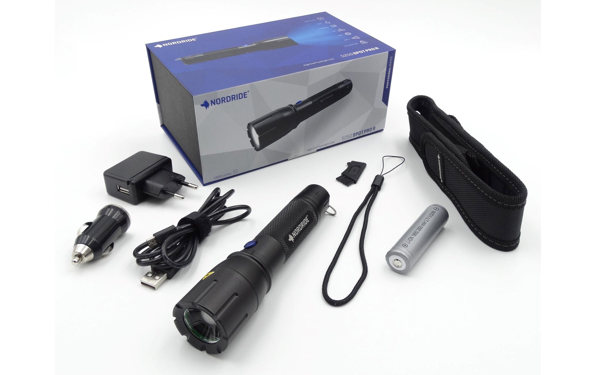 NORDRIDE Taschenlampe PRO R – 1300 lm, 280 m, IP65, USB, Akku, 6 Modi – Schwarz
