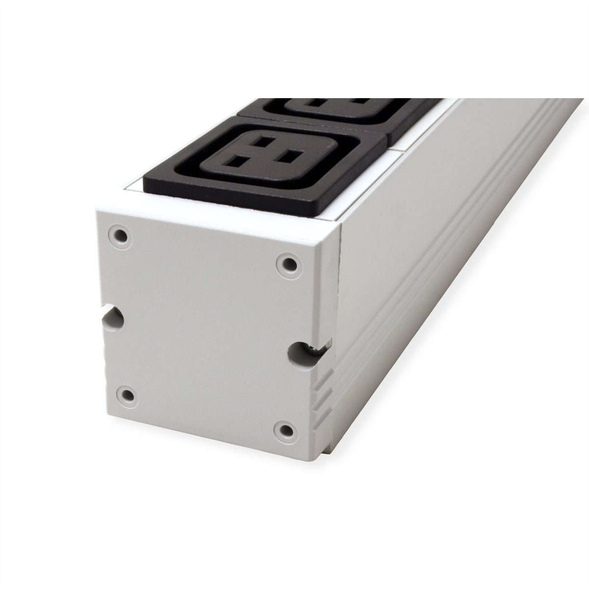 Bachmann 19" Kaltgerätesteckdosenleiste 3600 W – 1U Rackmount, IEC C20 Eingang – C19×8, 2 m Kabel – Aluminium