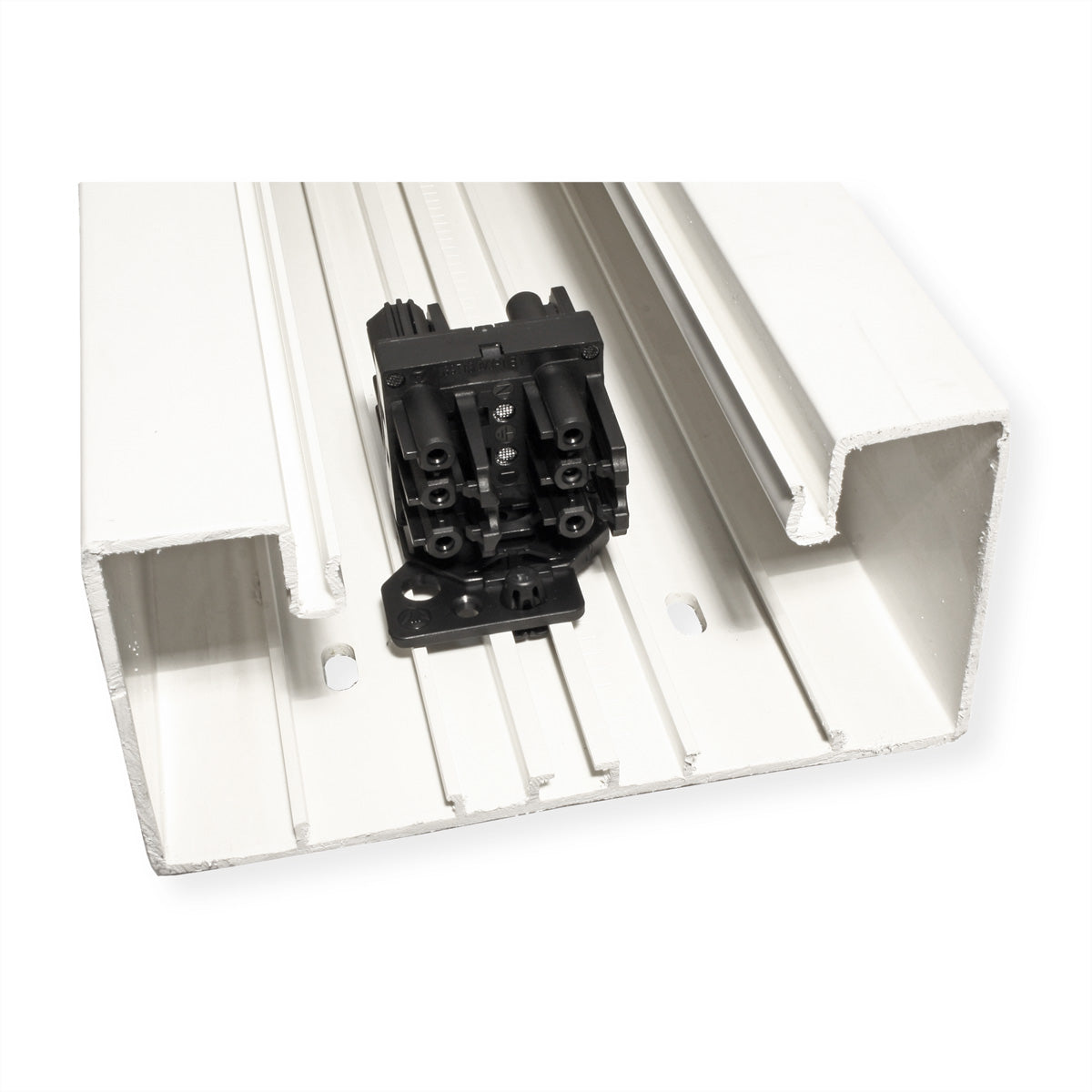 Bachmann Tragplatte, Befestigung für Schrauben & Kabelrinnen, 55×60×5 mm – für GST18 Verteiler – schwarz