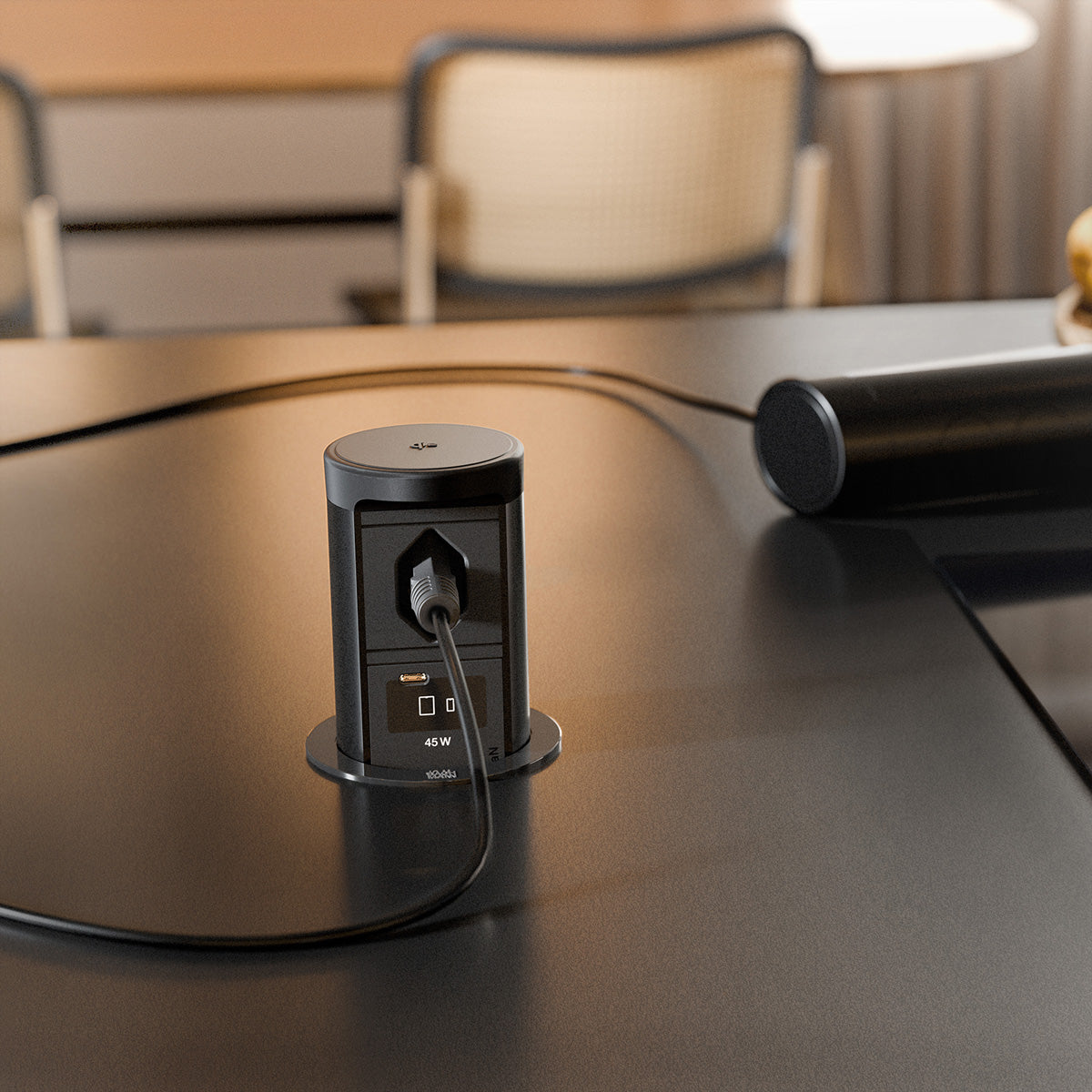 Bachmann ELEVATOR 2 Steckdoseneinheit – 1×T13, Wireless Qi 15 W, USB-C 45 W, Einbau, IP44, 2,0 m