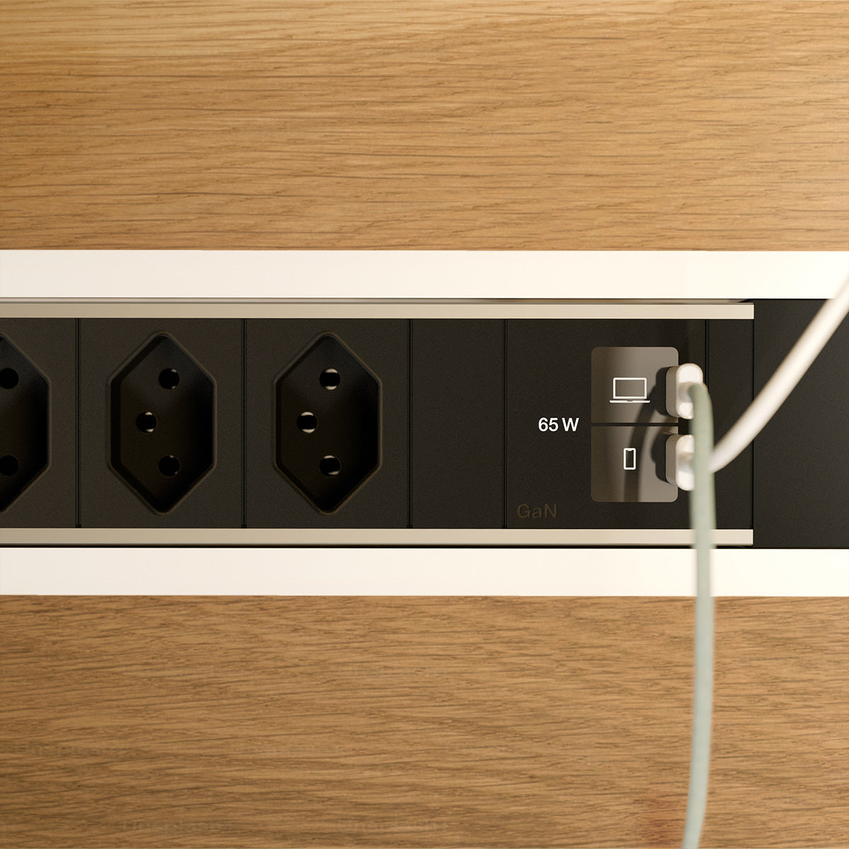 Bachmann POWER FRAME M Steckdoseneinheit – 3×T13, 2×USB‑C, Einbau, IP20