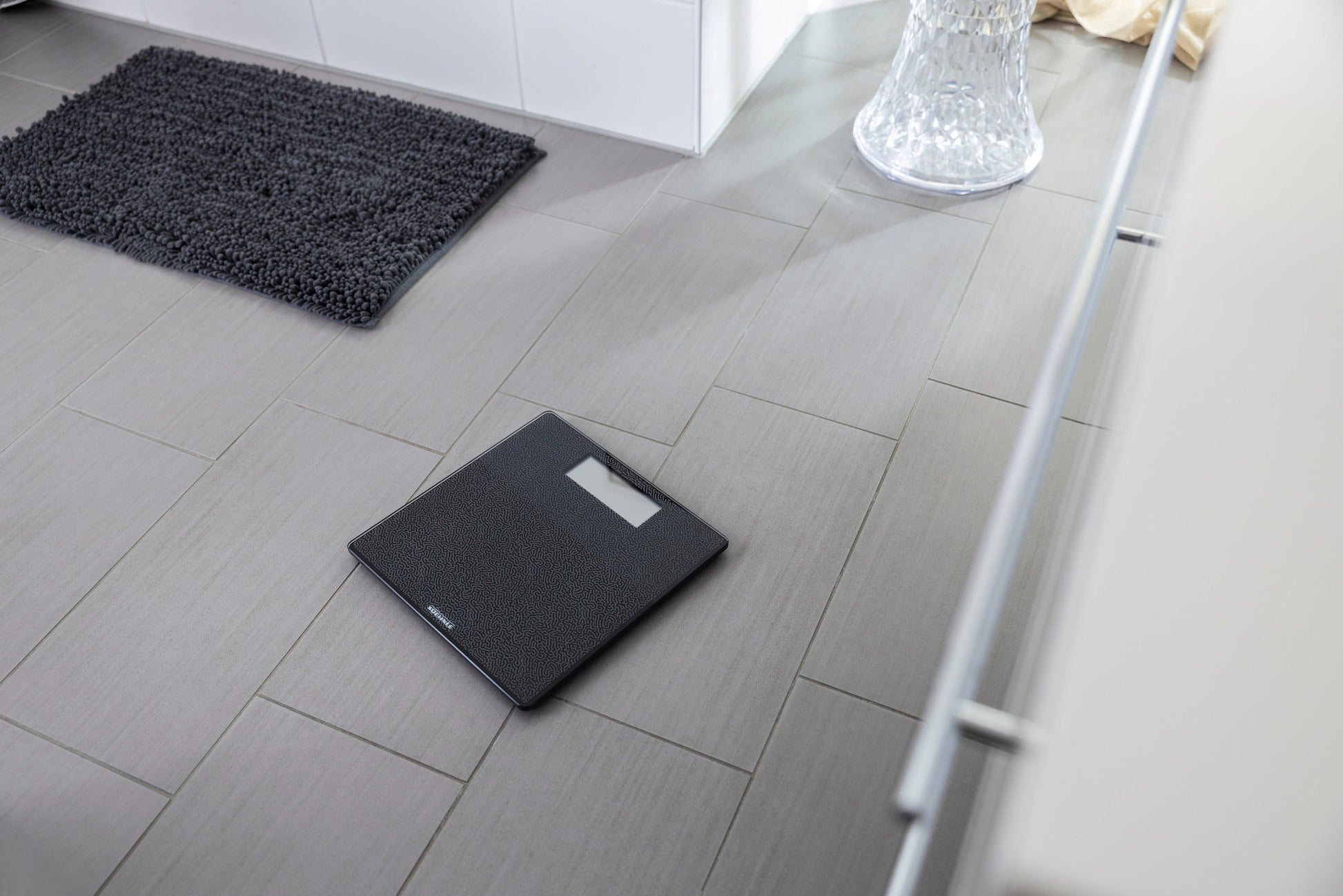 Soehnle Personenwaage Style Sense Comfort Coral – 31×31×2 cm, Glas, 180 kg, Schwarz
