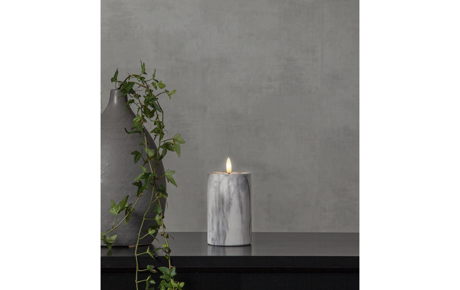 Star Trading LED-Säulenkerze Flame Marble – Ø 7,5 × 15 cm, warmweiss, grau/marmor, Timer, batteriebetrieben