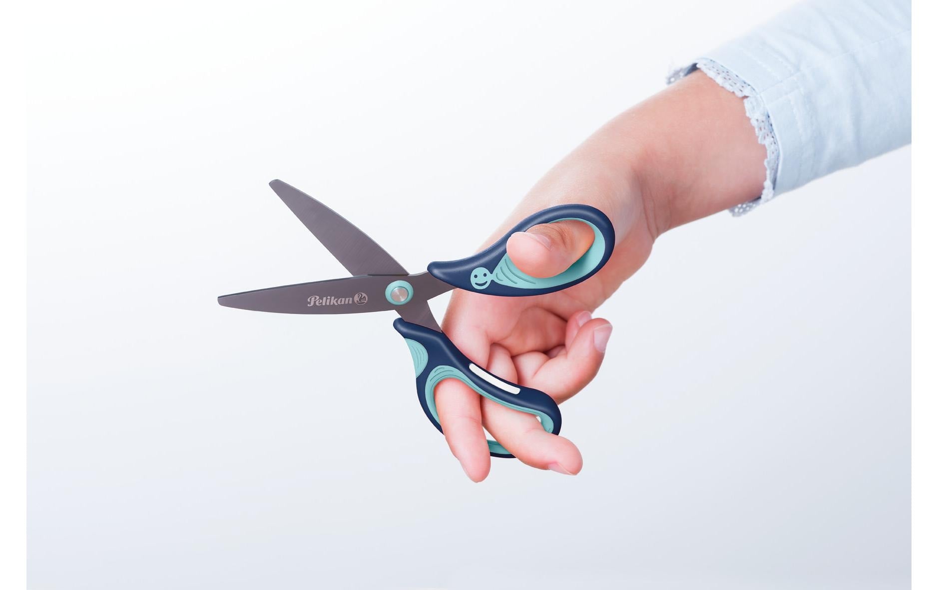 Pelikan griffix Kinderschere, für Rechtshänder – Titannitrid-beschichtet, ergonomischer Griff, latexfrei, Blau