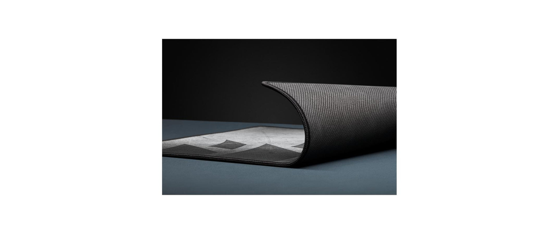 Corsair MM300 PRO – Gaming-Mauspad – 360 × 300 mm, Grau, Gestickte Kanten