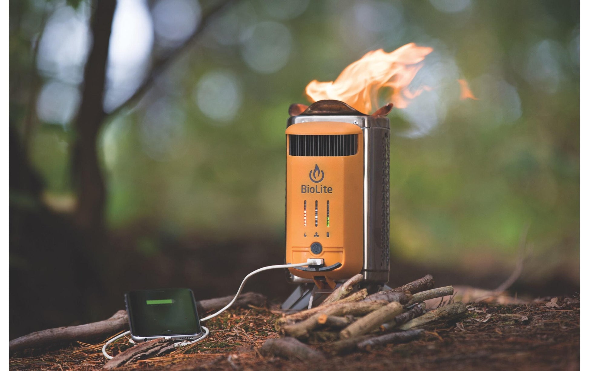 BioLite Campstove BNA0100 – Holzkohle, USB-Port, 935 g – Gelb/Edelstahl