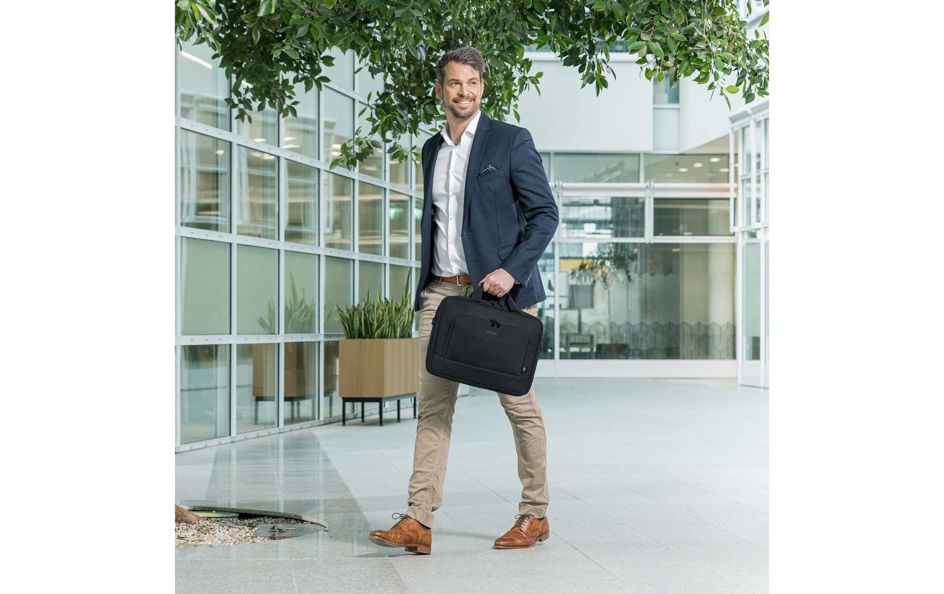 DICOTA Eco Top Traveller BASE Notebook-Tasche 15,6" – Abnehmbarer Schultergurt – Schwarz