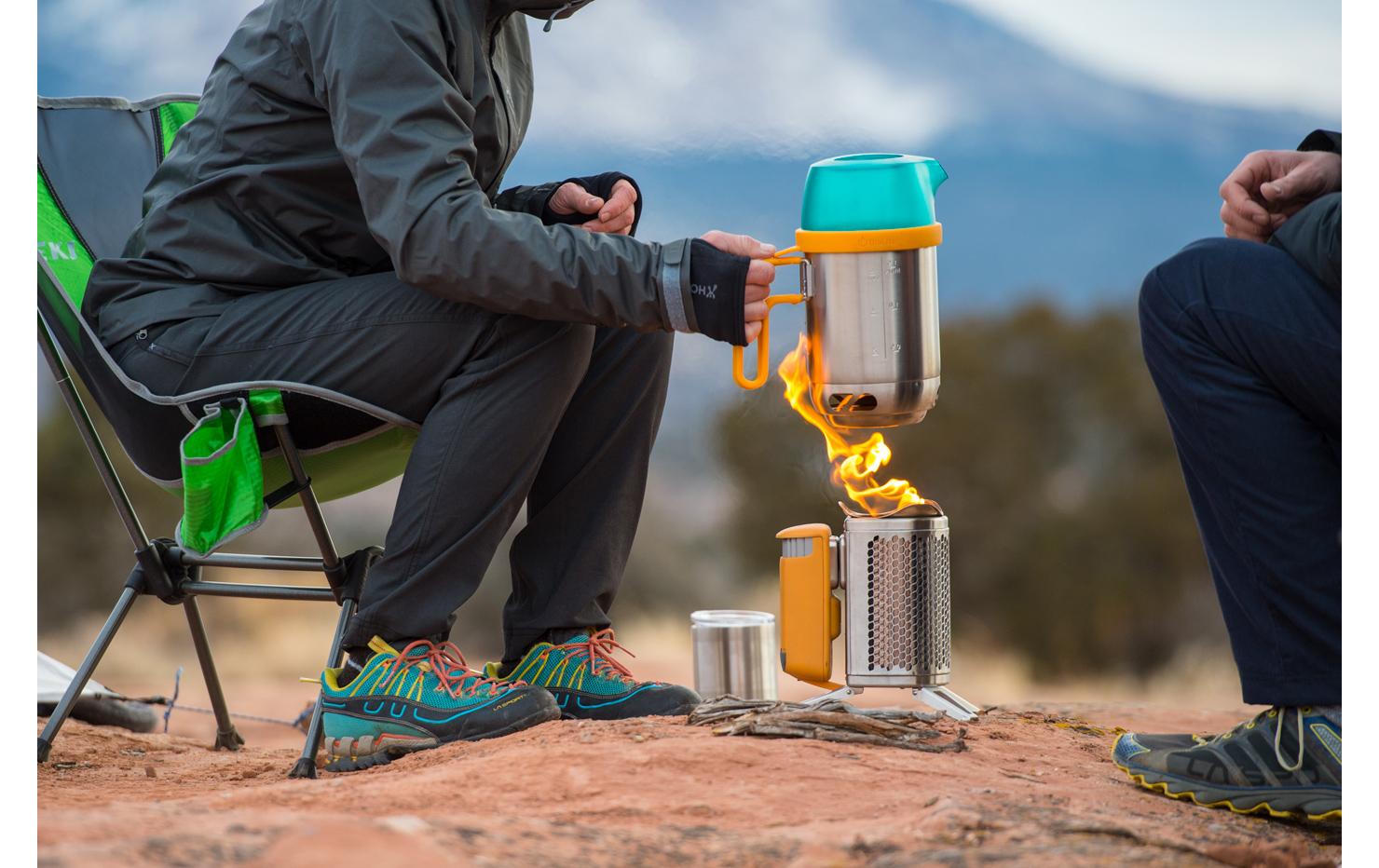 BioLite Camping-Kocher Campstove 2+ – Holz, 3200 mAh Akku, USB-Ladeausgang – Gelb/Aluminium