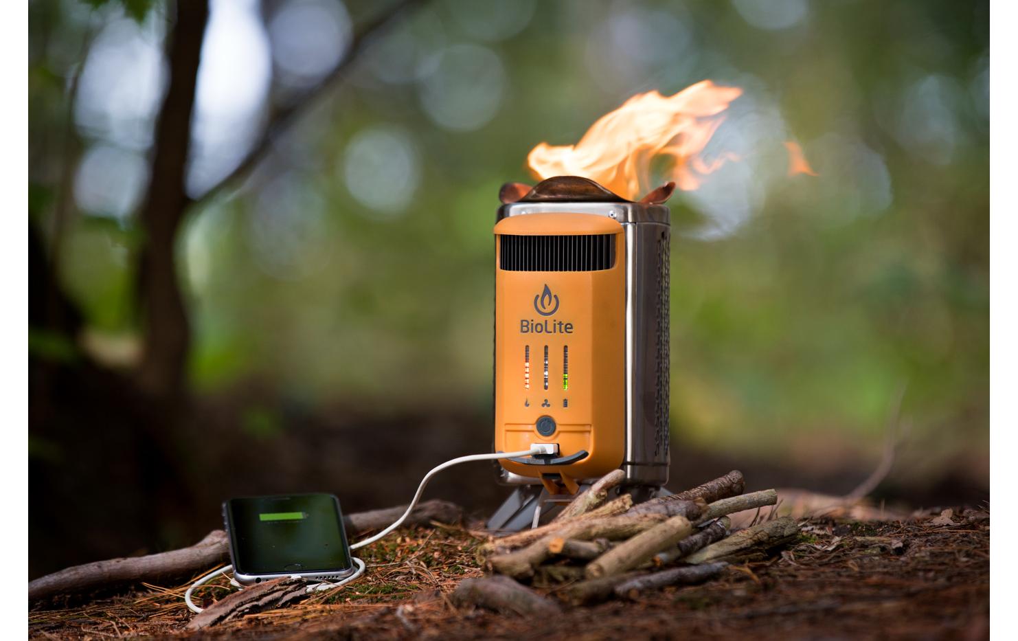 BioLite Camping-Kocher Campstove 2+ – Holz, 3200 mAh Akku, USB-Ladeausgang – Gelb/Aluminium