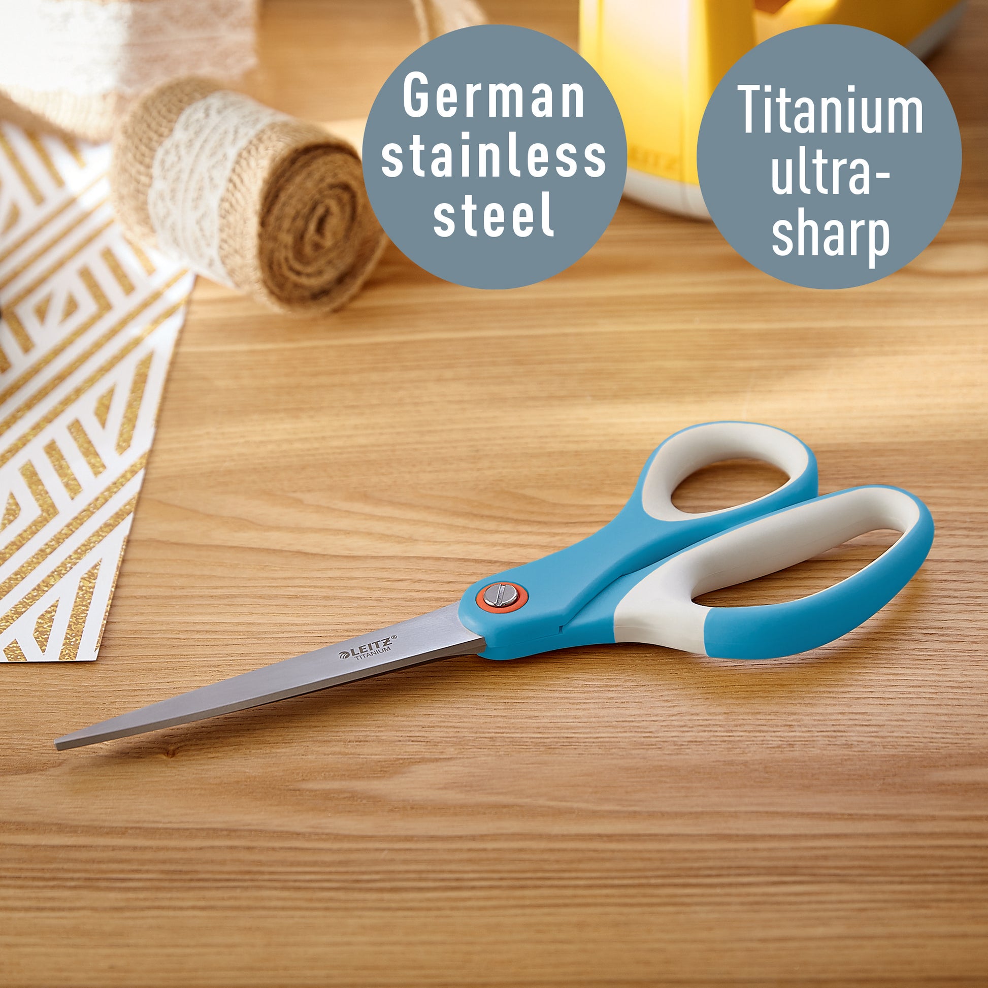 Leitz Cosy Schere 20,5 cm, spitz, für Rechts- und Linkshänder – Edelstahl, titanbeschichtet, Softgrip, blau