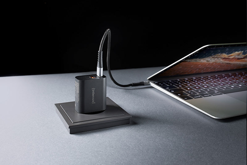 Intenso W30AC USB-Ladegerät 30 W – USB-C×1, USB-A×1 – Schwarz