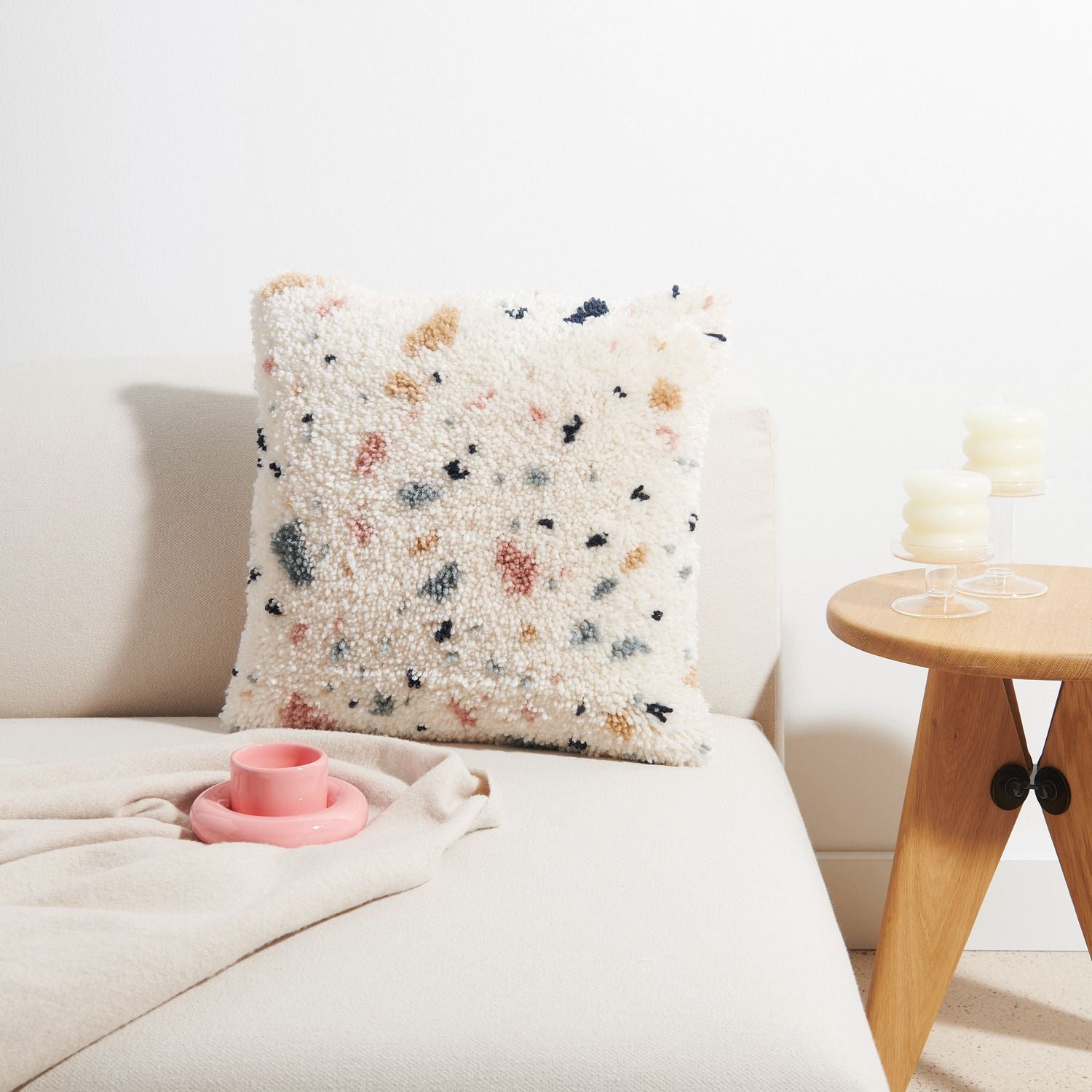 Rico Design Hooki Hooki – Knüpfset Kissen Terrazzo – 40 × 40 cm – ab 8 Jahren