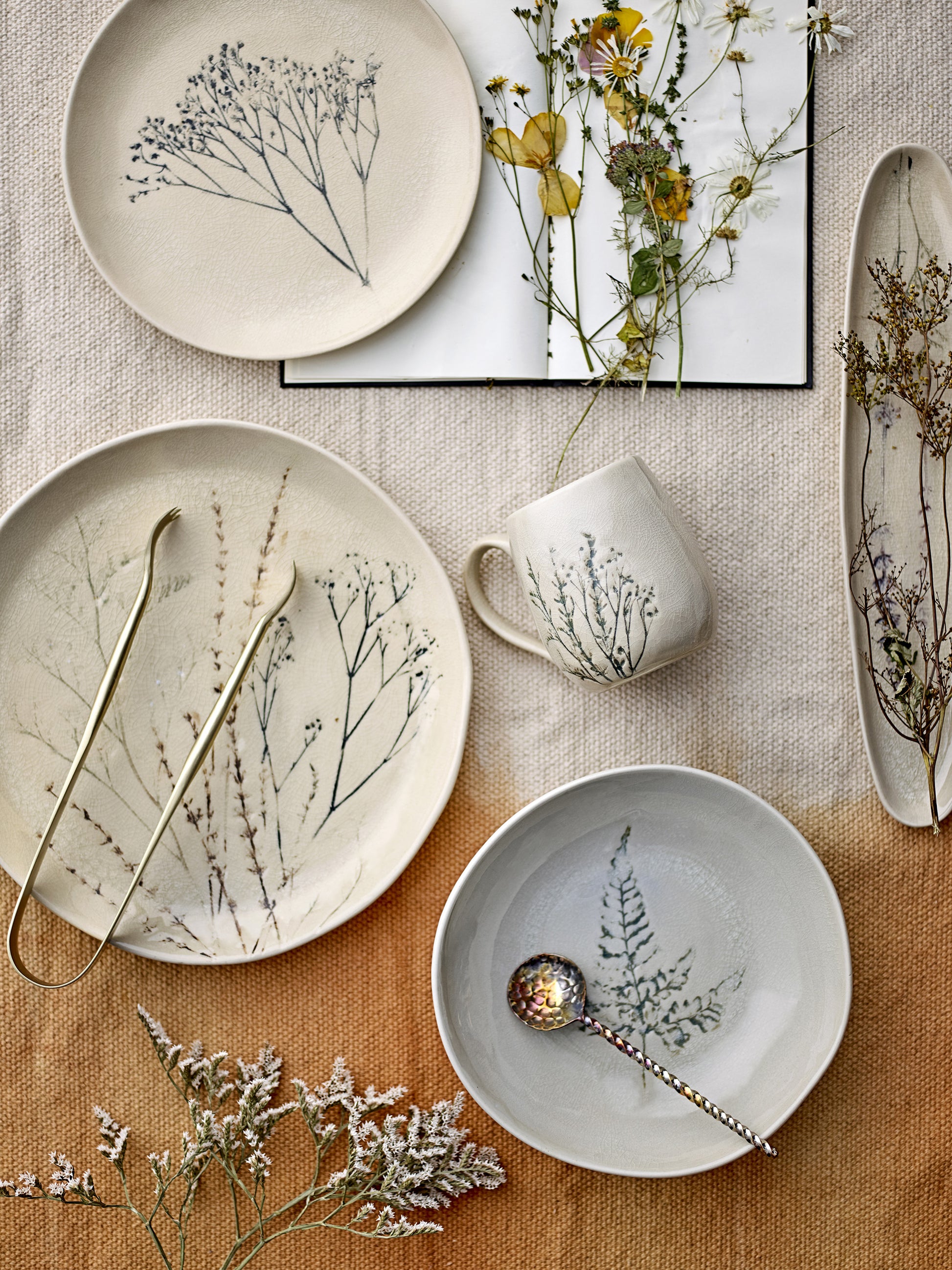 Bloomingville Geschirrset Bea – 12-teiliges Set, Ø 11/22/27,5 cm, Steingut, Natur, spülmaschinenfest