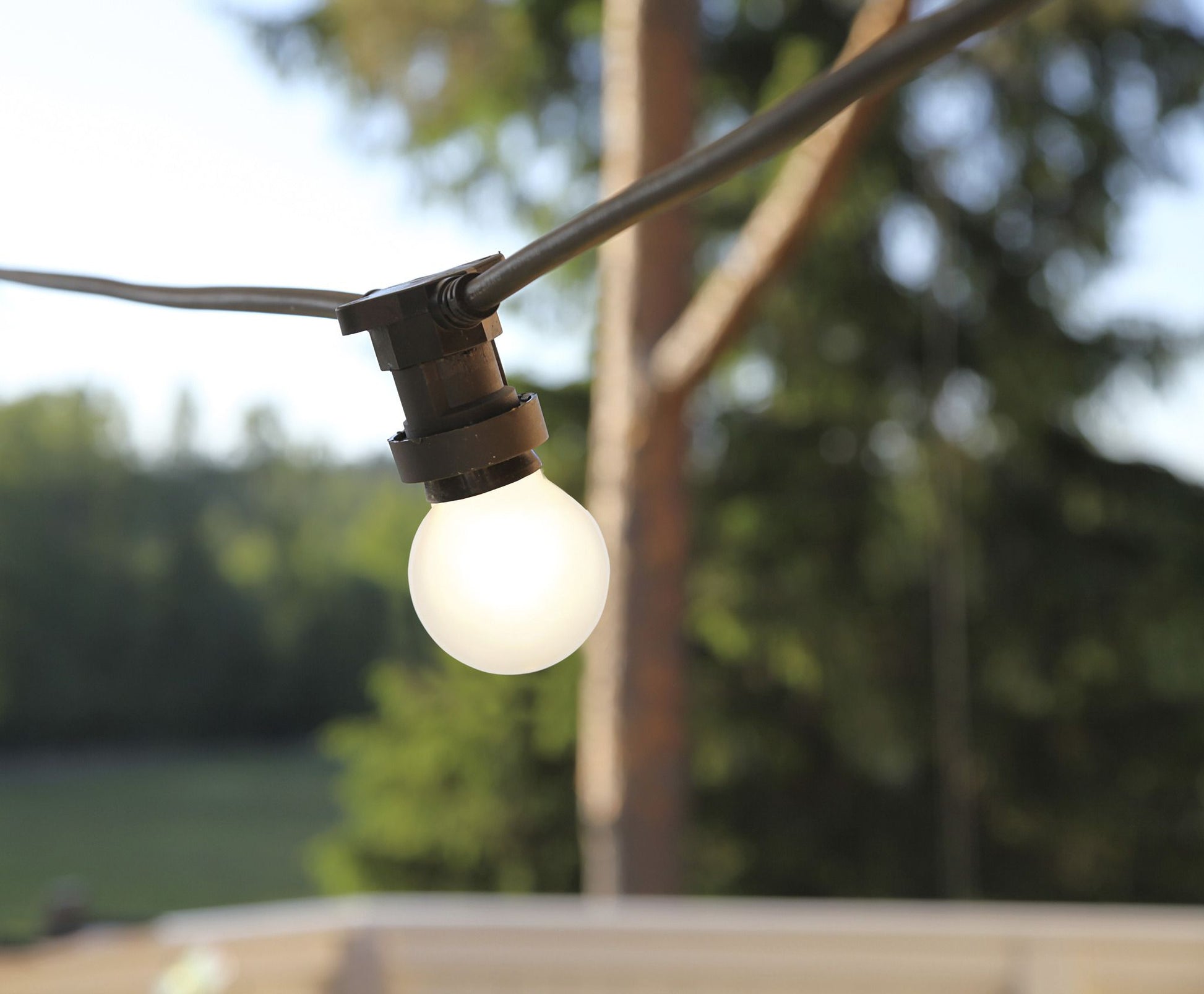 M. Schönenberger Schönenberger Lichterkette 87.7001.15WW-2 – 15 m – 10 W – Warmweiss, 2700 K – IP44 – Netzbetrieb – Schwarz