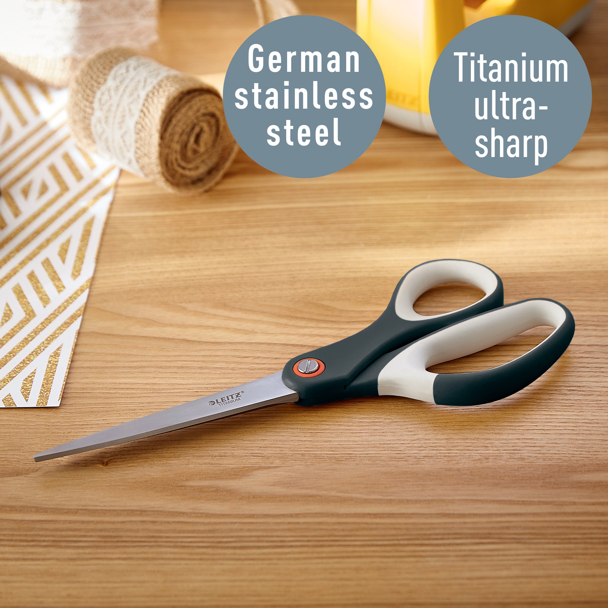 Leitz Cosy Schere 20,5 cm, spitz, für Rechts- und Linkshänder – Edelstahl, titanbeschichtet, Softgrip, grau