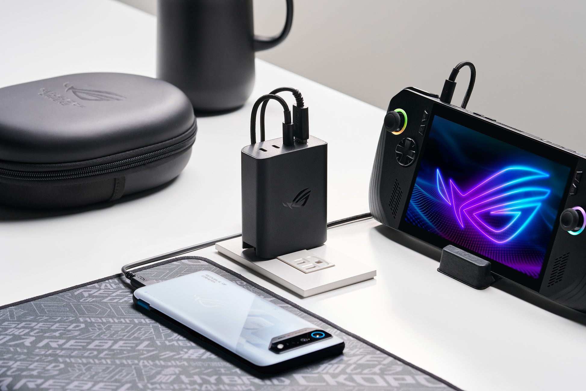 ASUS USB-Desktop-Ladegerät 140 W – USB-C×3, USB-A×1 – PD 3.0, PPS, QC 3.0, GaN