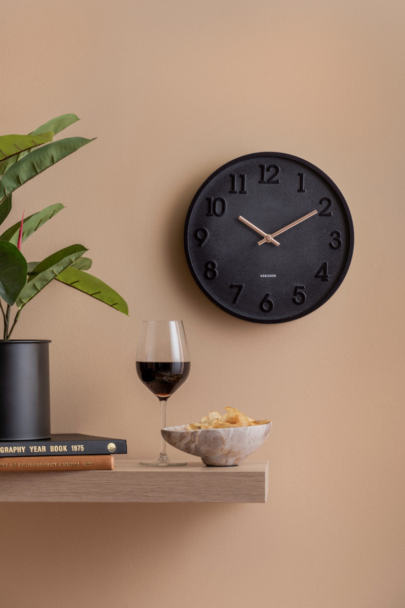 Karlsson Wanduhr Calma – Ø 30 cm, schwarz, Kunststoff